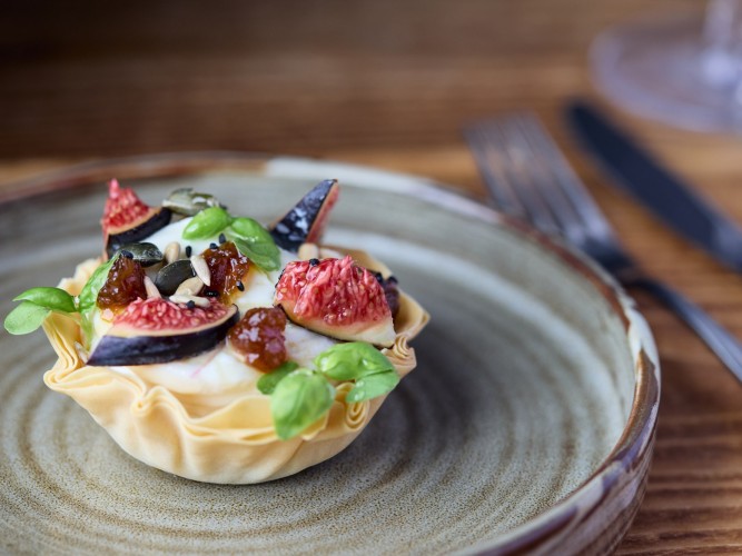 Fig & Baked Goat’s Cheese Tart with Toasted Sunflower Seeds, Bootham Honey & Chutney 3