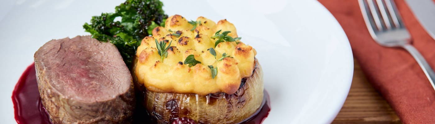 Fillet of Yorkshire Venison, Mini Venison Pie, Crispy Kale & Local Bramble Liquor Jus 2